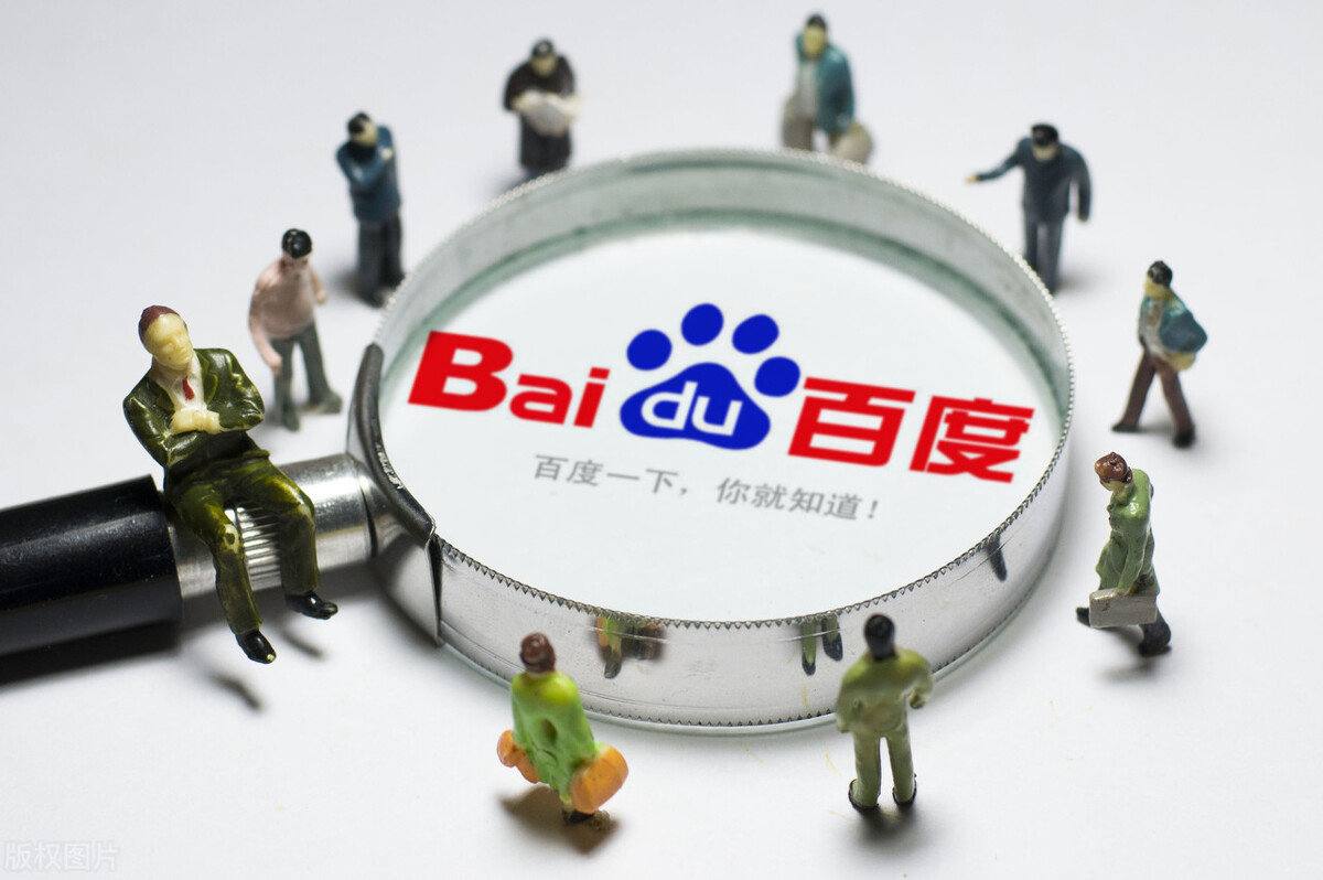 杨幂礼服全靠脸撑着